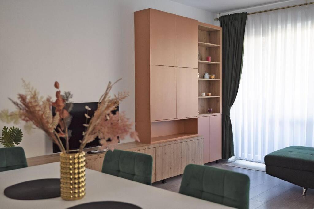 Eliza'S Apartment By Oasis Homes Oradea Luaran gambar