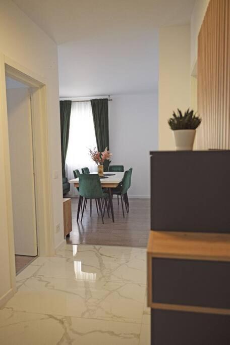 Eliza'S Apartment By Oasis Homes Oradea Luaran gambar
